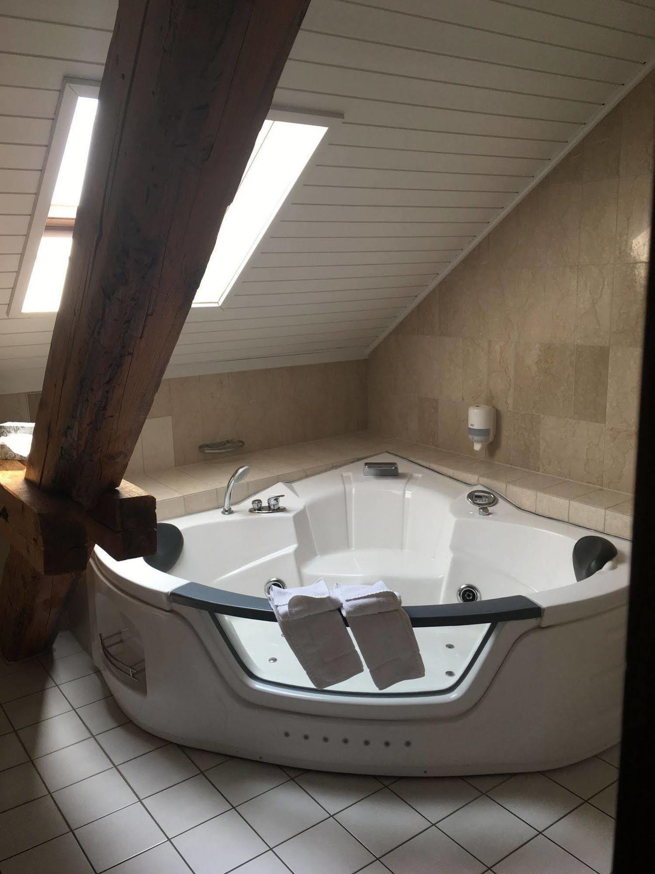 Hotel Bären Suhr Aarau Exteriör bild