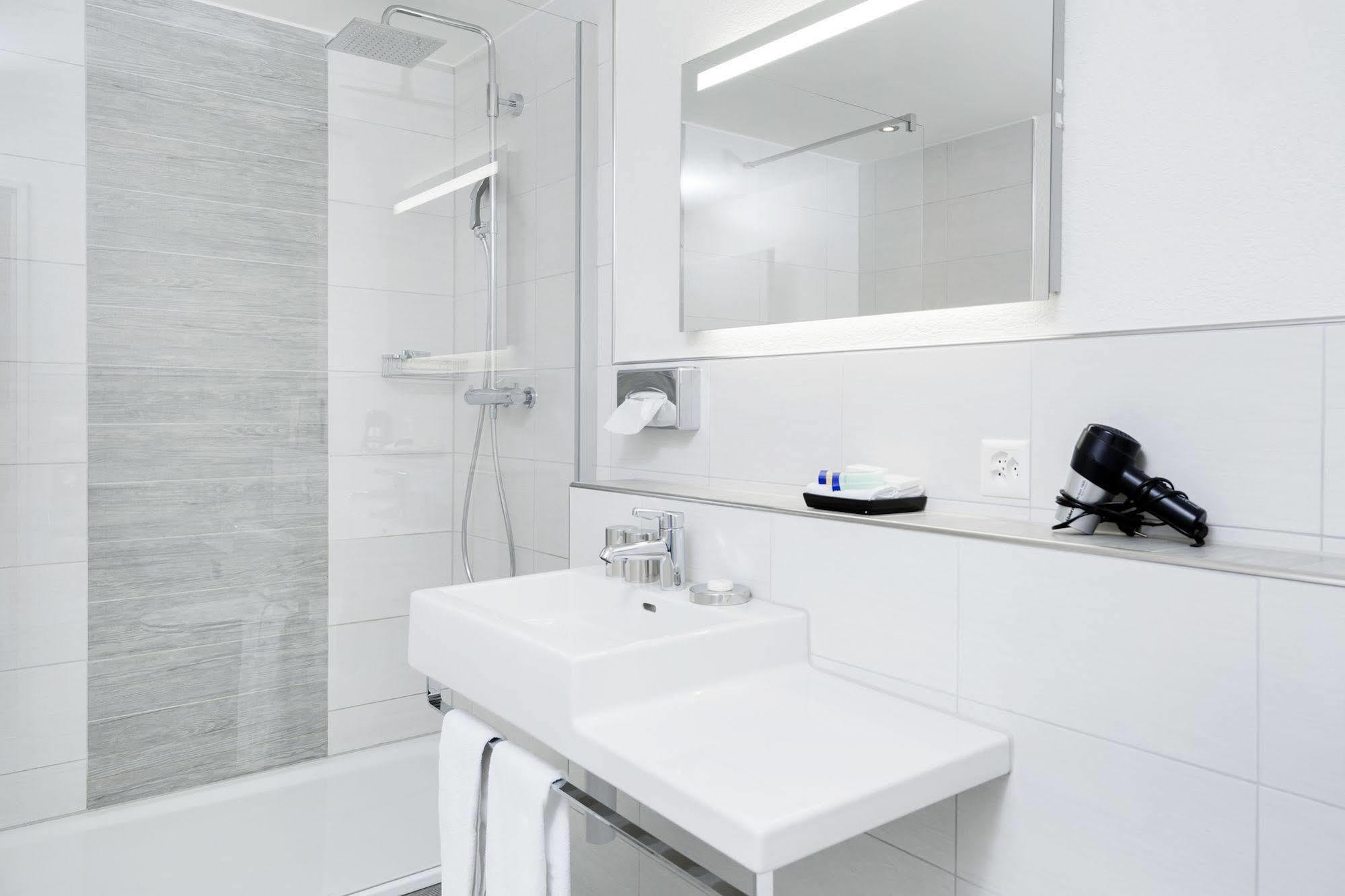 Hotel Bären Suhr Aarau Exteriör bild